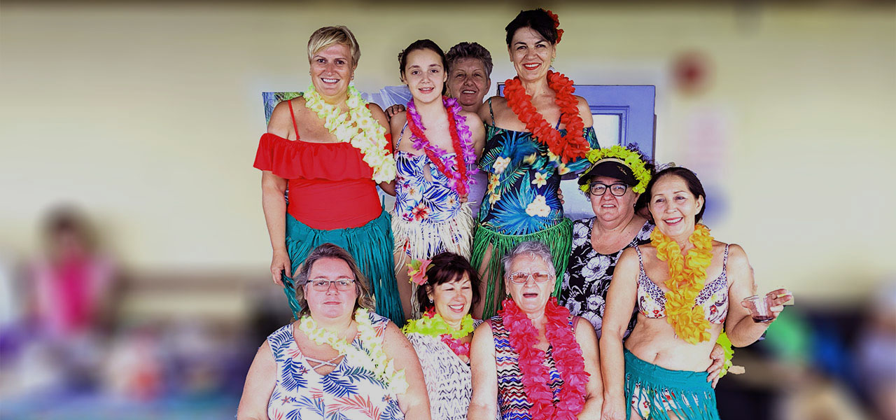 Croatians in Hawaiian costums.